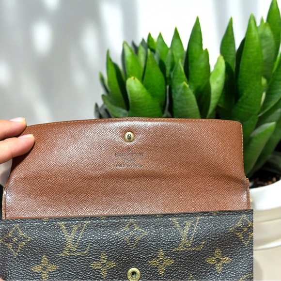 LOUIS VUITTON - Monogram Tri-fold for Men and Women - Picture 2 of 14